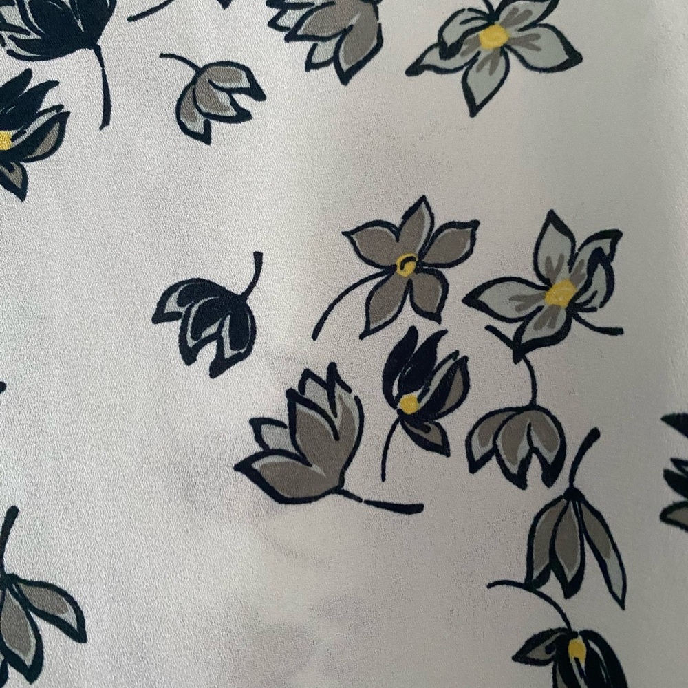 LOFT Floral Blouse Large - Picture 2 of 7